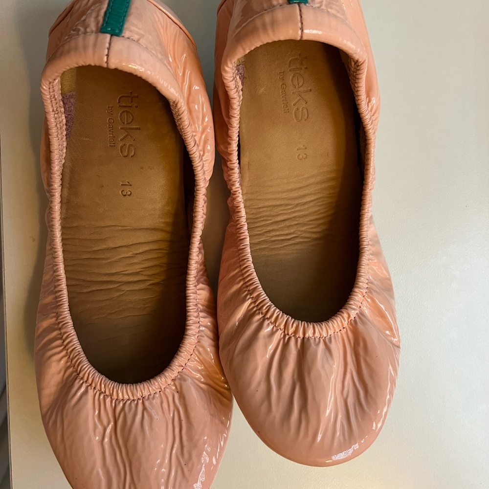 Girls Mini Cotton Candy leather ballet flats.